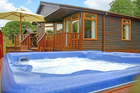 Athelington Lodge - Athelington Hall Farm Lodges, Horham, Eye