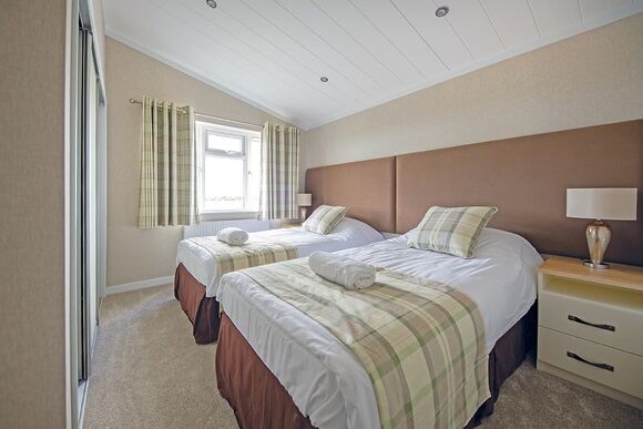 Primrose 2 - Athelington Hall Farm Lodges, Horham, Eye