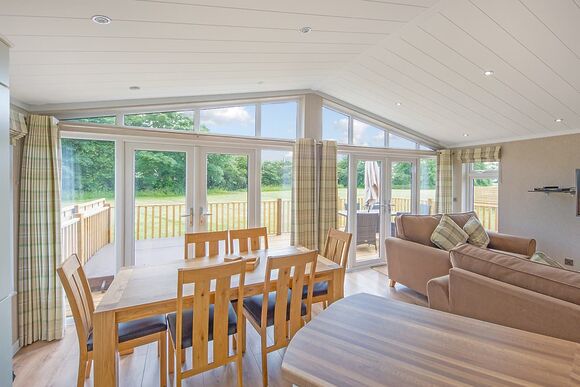 Primrose 3 - Athelington Hall Farm Lodges, Horham, Eye