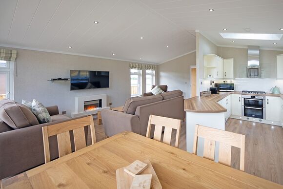 Primrose 3 - Athelington Hall Farm Lodges, Horham, Eye