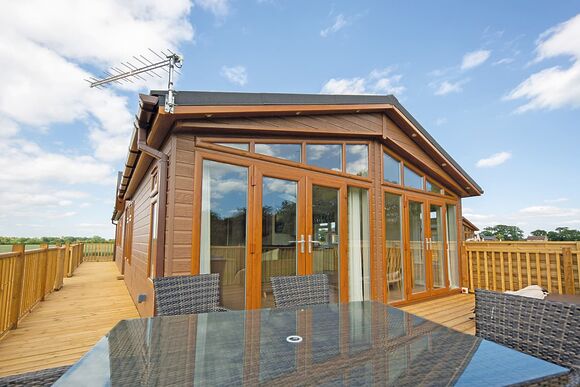 Primrose 3 - Athelington Hall Farm Lodges, Horham, Eye