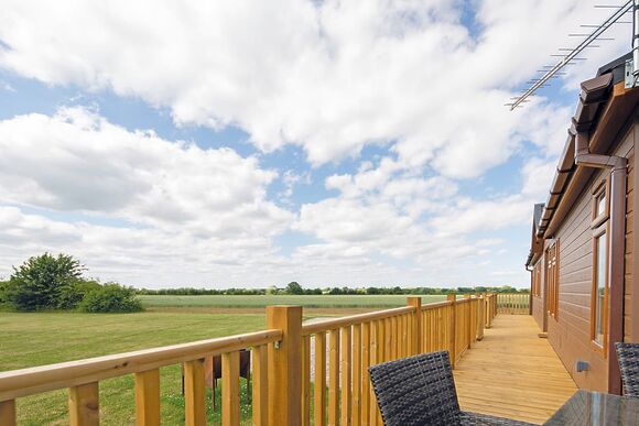 Primrose 3 - Athelington Hall Farm Lodges, Horham, Eye