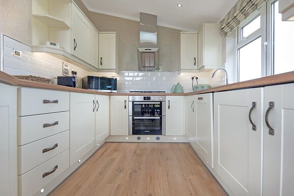 Primrose 3 - Athelington Hall Farm Lodges, Horham, Eye