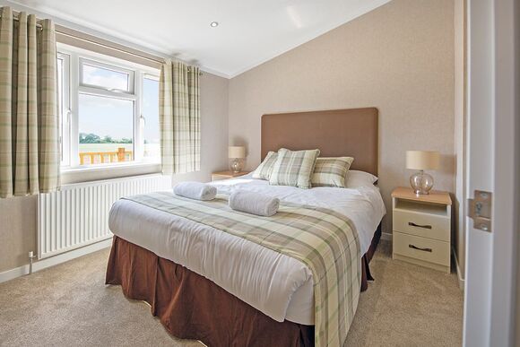 Primrose 3 - Athelington Hall Farm Lodges, Horham, Eye