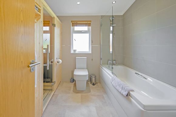 Primrose 3 - Athelington Hall Farm Lodges, Horham, Eye