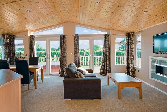 Field View 2 Deluxe - Athelington Hall Farm Lodges, Horham, Eye