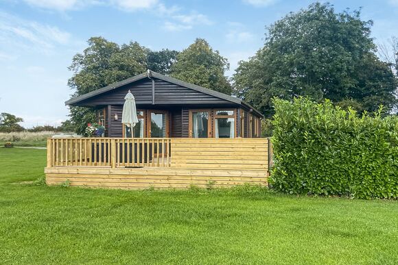 Athelington Lodge - Athelington Hall Farm Lodges, Horham, Eye