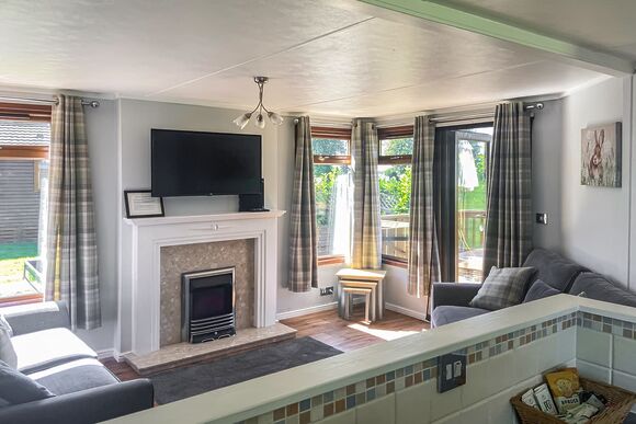 Athelington Lodge - Athelington Hall Farm Lodges, Horham, Eye