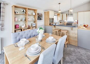 typical / interior furnishing may differ 