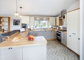 typical / interior furnishing may differ 