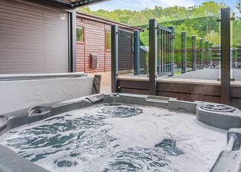 Chestnut Lodge &ndash; 2 Bed Hot Tub - Augill Beck Holiday Park, Kirkby Stephen