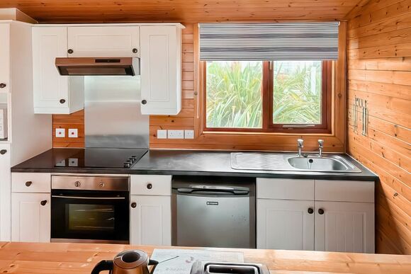 Traditional Lodge 2 Bed (Pet) - Badgers Retreat Holiday Park, Tunstall, Richmond