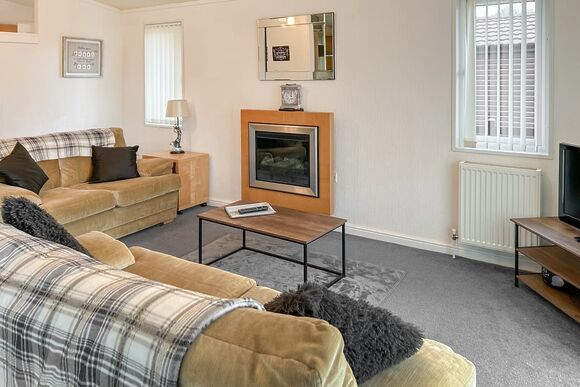Traditional Lodge 2 Bed (Pet) - Badgers Retreat Holiday Park, Tunstall, Richmond
