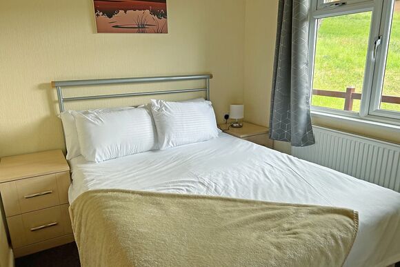 Traditional Lodge 2 Bed (Pet) - Badgers Retreat Holiday Park, Tunstall, Richmond