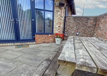 The Octagon - Barlings Country Park, Langworth