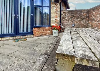 The Octagon - Barlings Country Park, Langworth