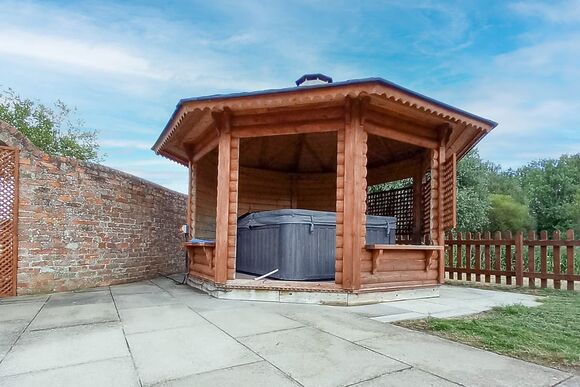 The Octagon - Barlings Country Park, Langworth