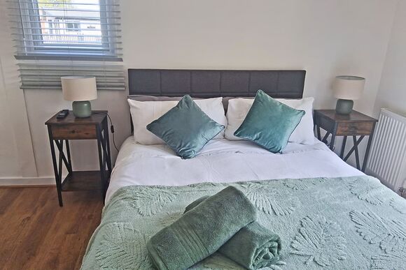 The Country Oak - Barlings Country Park, Langworth