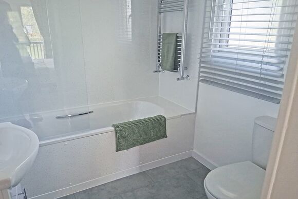 The Country Oak - Barlings Country Park, Langworth