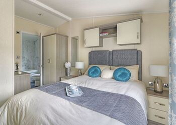 Typical Lakeside Absolute (Pet) 