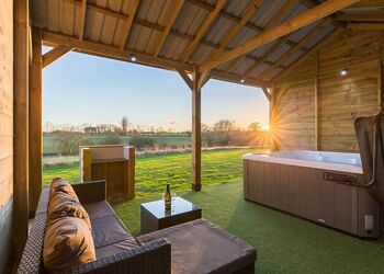 Maple Deluxe Pod - Bowbrook Lodges, Pershore