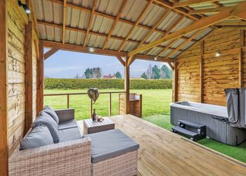 Maple Deluxe Pod - Bowbrook Lodges, Pershore