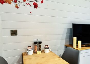 Maple Deluxe Pod - Bowbrook Lodges, Pershore