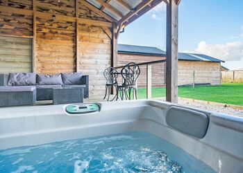 Willow Deluxe Pod - Bowbrook Lodges, Pershore