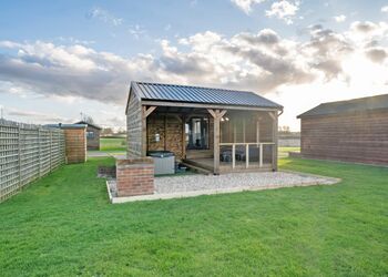 Willow Deluxe Pod - Bowbrook Lodges, Pershore