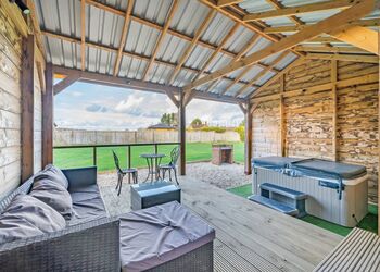 Willow Deluxe Pod - Bowbrook Lodges, Pershore