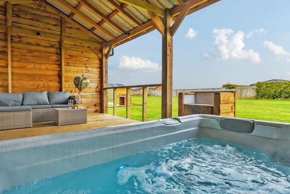 Maple Deluxe Pod - Bowbrook Lodges, Pershore