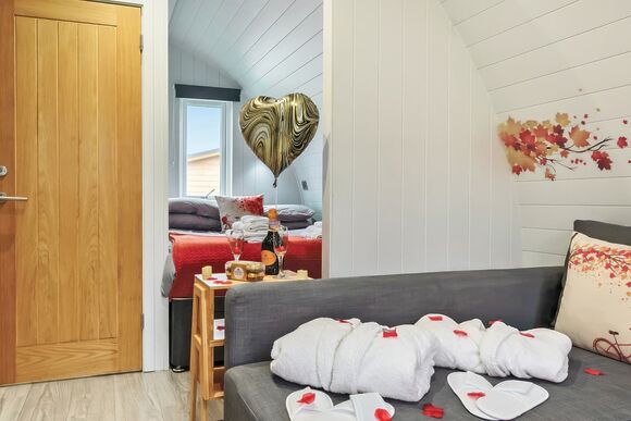 Maple Deluxe Pod - Bowbrook Lodges, Pershore