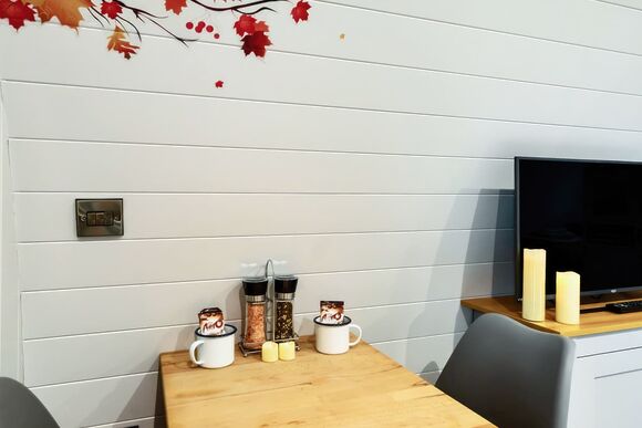 Maple Deluxe Pod - Bowbrook Lodges, Pershore