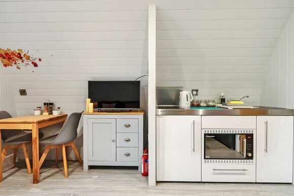 Maple Deluxe Pod - Bowbrook Lodges, Pershore