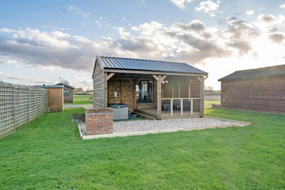 Willow Deluxe Pod - Bowbrook Lodges, Pershore