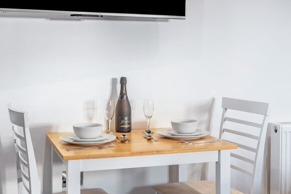 Willow Deluxe Pod - Bowbrook Lodges, Pershore