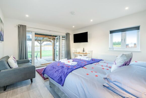 Willow Deluxe Pod - Bowbrook Lodges, Pershore