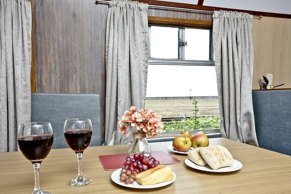 Brunel Boutique Railway Carriage 4 - Brunel Boutique Holiday Park, Dawlish Warren