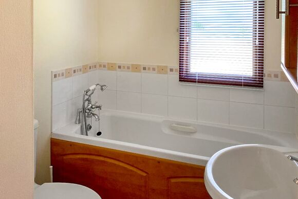 Willow Lodge Dog Friendly - Burton Constable Holiday Park, Sproatley