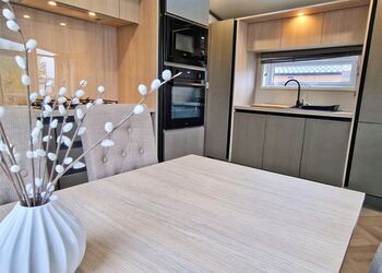 Lodge with Hot tub - Brickyards Lakes Country Park, Malton