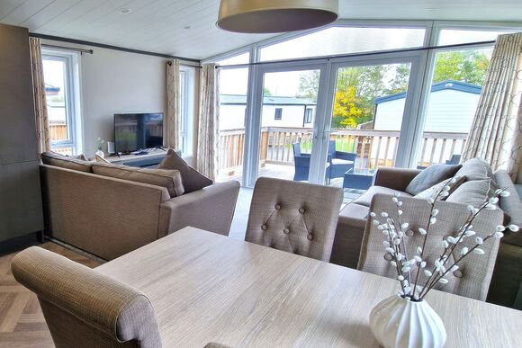 Lodge with Hot tub - Brickyards Lakes Country Park, Malton