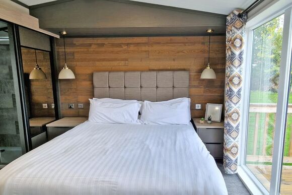 Lodge with Hot tub - Brickyards Lakes Country Park, Malton