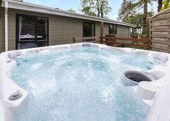 Platinum 3  Lodge (slps 6)  decking with Hot Tub - Brynteg Country and Leisure Retreat, Llanrug