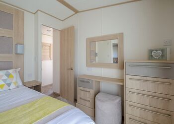 Platinum 3 Pet Friendly Caravan with Hot Tub - Brynteg Country and Leisure Retreat, Llanrug