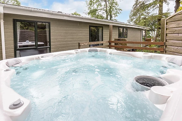 Sanctuary Lodge Hot Tub (Decking) 