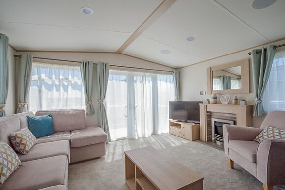 Platinum 2 Pet Friendly Caravan with Decking - Brynteg Country and Leisure Retreat, Llanrug