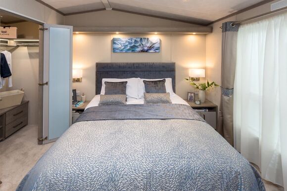 Platinum 3 Caravan with Decking - Brynteg Country and Leisure Retreat, Llanrug