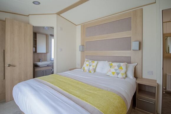 Platinum 3 Pet Friendly Caravan with Hot Tub - Brynteg Country and Leisure Retreat, Llanrug