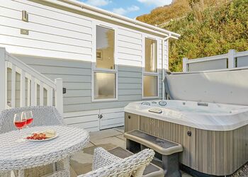 Cairnwood Premier - Beach Cove Coastal Retreat, Hele Bay, Ilfracombe