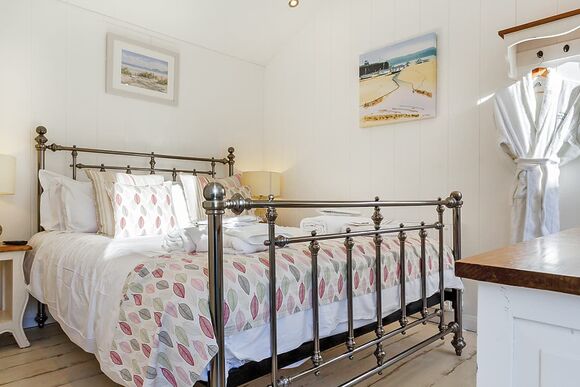 Larkstone Elegance - Beach Cove Coastal Retreat, Hele Bay, Ilfracombe